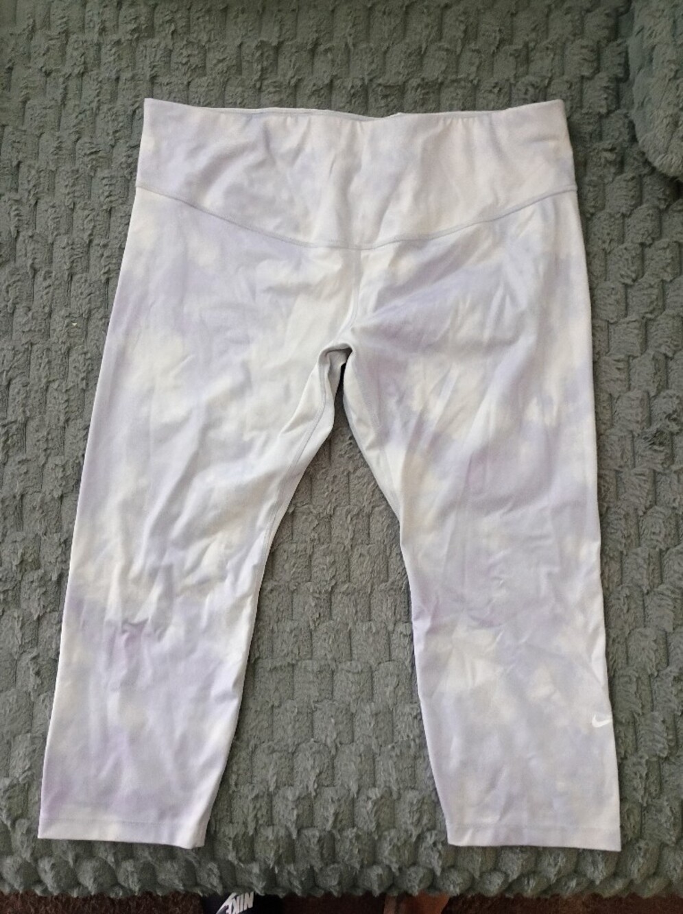 Women's Plus Size Lavender/White Athletic Capri Leggings